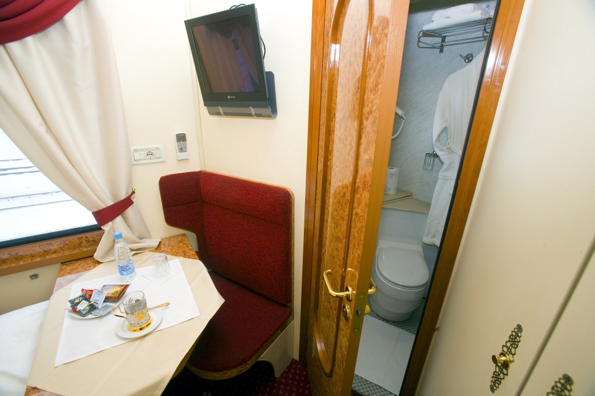 treno russia con doccia in cabina